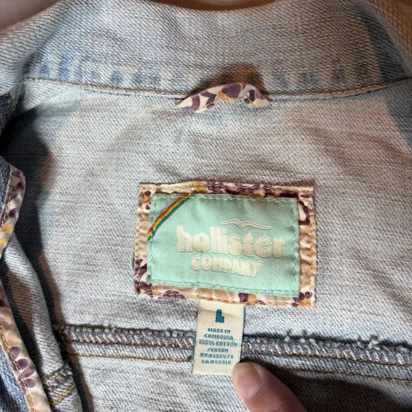 Vintage Y2K Hollister Light Wash Distressed Denim Jacket Girls Large Cotton Blue - Picture 2 of 4